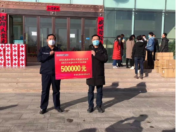 【眾志成城戰(zhàn)勝疫情】你們?cè)谇盀槲覀冋陲L(fēng)擋雨，這點(diǎn)心意請(qǐng)收下！大愛(ài)雄關(guān)我們一起前行