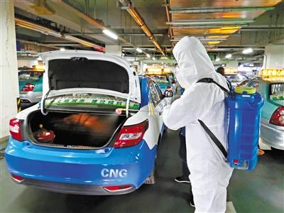 免費(fèi)接送一線抗“疫”人員 蘭州奔馬雷鋒車隊(duì)，你們真棒！