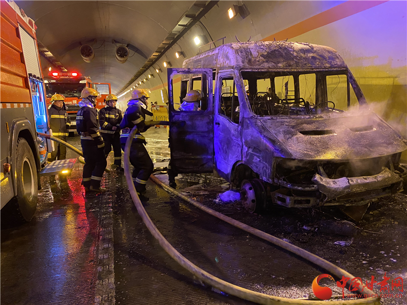 【微視頻】爭分奪秒！蘭州龔家灣消防救援站隧道內(nèi)搶救防疫物資