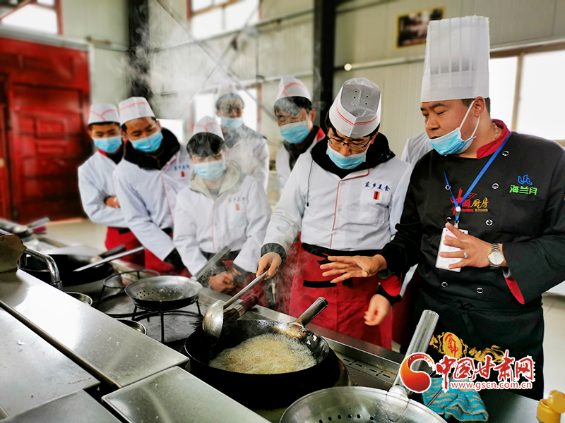 【甘肅省決戰(zhàn)決勝脫貧攻堅】一技在手 脫貧不愁——東鄉(xiāng)縣免費(fèi)技能培訓(xùn)成效顯著