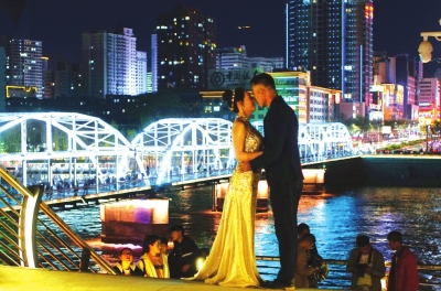 昨夜，中山橋夜景燈光更漂亮了