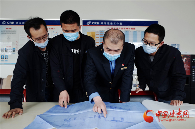 用奮斗的青春護(hù)航高鐵——記全國(guó)鐵路勞動(dòng)模范、蘭西動(dòng)車運(yùn)用所副所長(zhǎng)張學(xué)東