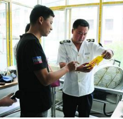 蘭州市場(chǎng)監(jiān)管局綜合行政執(zhí)法隊(duì)開展學(xué)校、托幼機(jī)構(gòu)食品安全專項(xiàng)檢查