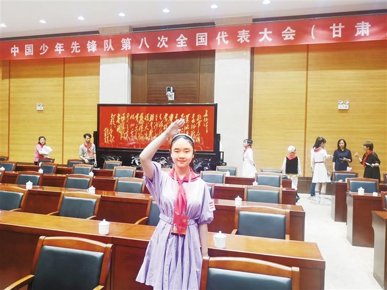 代表蘭州少先隊(duì)員參加全國少代會(huì)——這個(gè)小姑娘，攢勁！