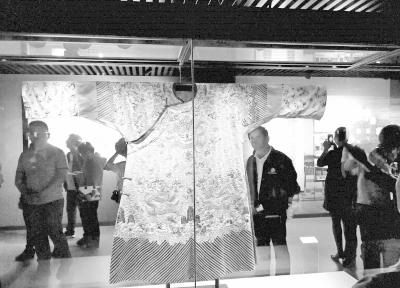 甘肅文化丨嘉慶所賜，被當(dāng)戲服 永登博物館九龍黃袍的前世今生