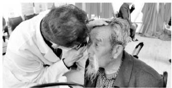 致敬時代楷?！瓣P愛八步沙林場大漠治沙人眼健康公益行動”啟動