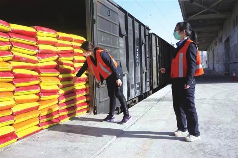農特產品“走出去” 生活物資運進來 蘭渝鐵路為山區(qū)經濟發(fā)展注入“新動能