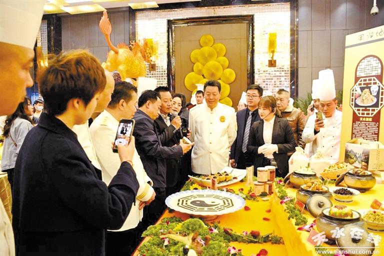 隴菜藝術(shù)盛典聚焦隴菜經(jīng)濟(jì)新成就——中國(guó)烹飪大師、甘肅省隴菜協(xié)會(huì)會(huì)長(zhǎng)趙長(zhǎng)安專(zhuān)訪