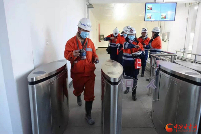 【新春走基層】春節(jié)，他們依然堅守在600米礦井下