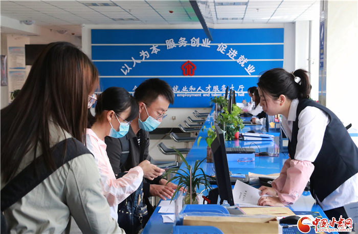 【百年風(fēng)華 奮進甘肅·黨員風(fēng)采】趙亮夫：投身人社扶貧 助民增收致富