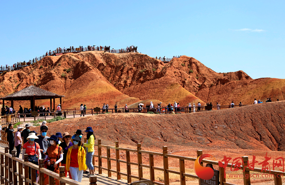 端午假期張掖共接待游客87.05萬人次，實(shí)現(xiàn)旅游收入4.64億元