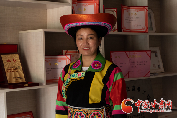 【蘭大新聞學子重走西北角】胡蘭索卡：土族繡娘的熱愛與堅守