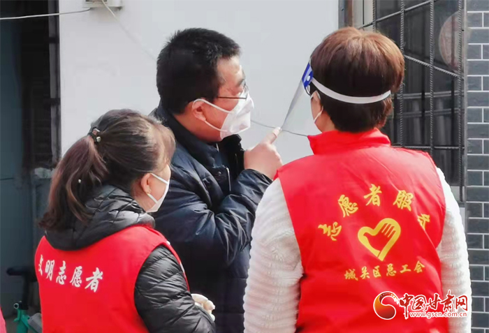 【甘快看·疫情防控最美有你（11）】奔走在“戰(zhàn)疫”一線！有一種力量叫志愿者
