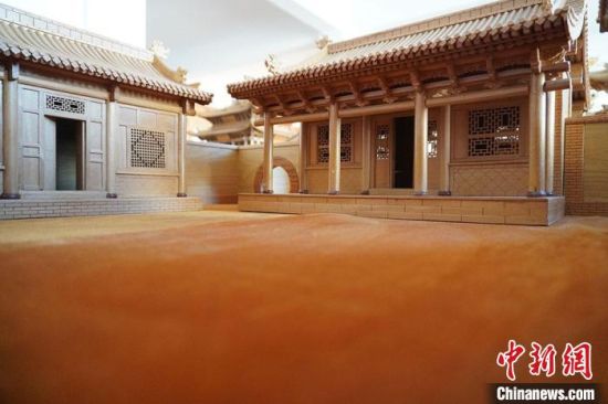 圖為微縮建筑蘭州四合院內(nèi)部結(jié)構(gòu)?！【琶赖┰?　攝