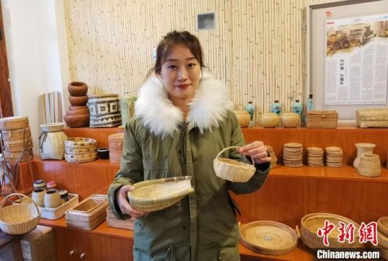 40多種精小玲瓏、純手工制作的新型盛食容器、居家工藝品等，每一件都令人愛不釋手?！●T志軍 攝