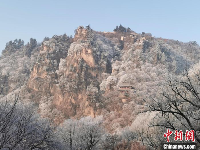 圖為崆峒山霧凇景色?！⌒煺袢A 攝