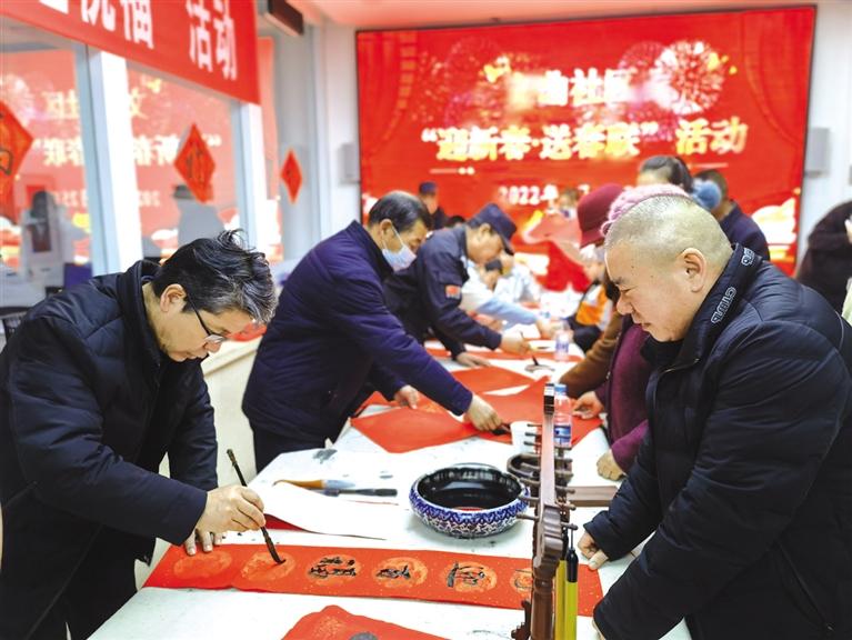 蘭州新區(qū)開(kāi)展“墨香四溢送春聯(lián)·情暖文曲送祝?！被顒?dòng)