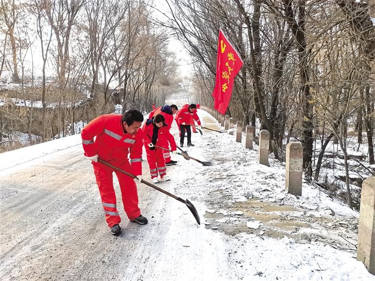 臨夏州東鄉(xiāng)公路段開展“打冰防滑、黨員先行”主題黨日活動(dòng)