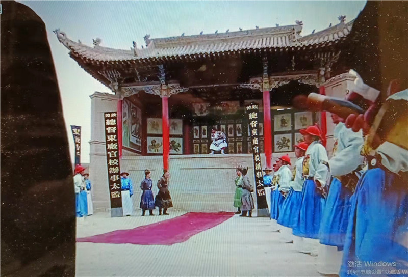 電影《新龍門客?！菲^之關城清代戲臺特寫