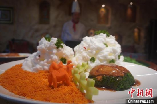 圖為敦煌菜代表菜肴展示?！【琶赖┰?攝