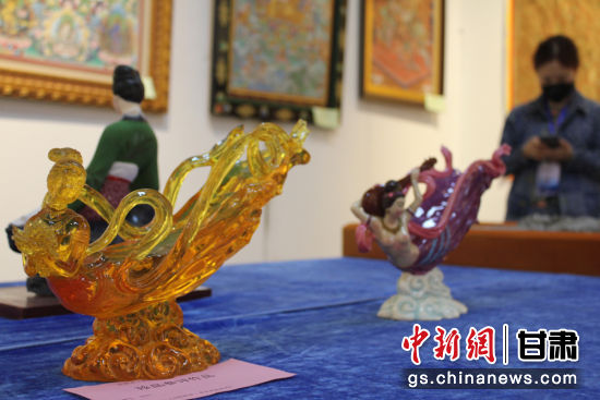 圖為敦煌飛天造型的作品。徐雪 攝