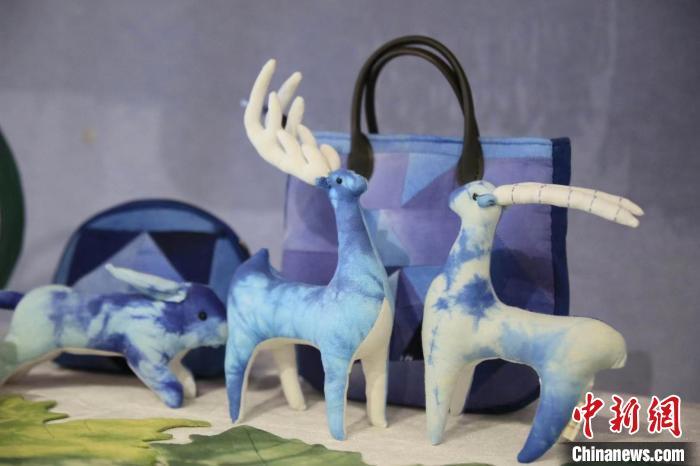 圖為許靜的非遺文創(chuàng)作品。(資料圖) 甘肅省非遺保護中心供圖