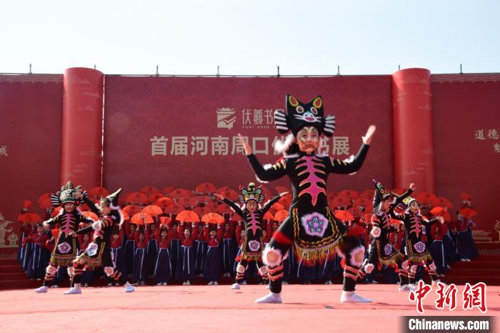圖為首屆周口伏羲書展開幕式表演。　梁照曾 攝