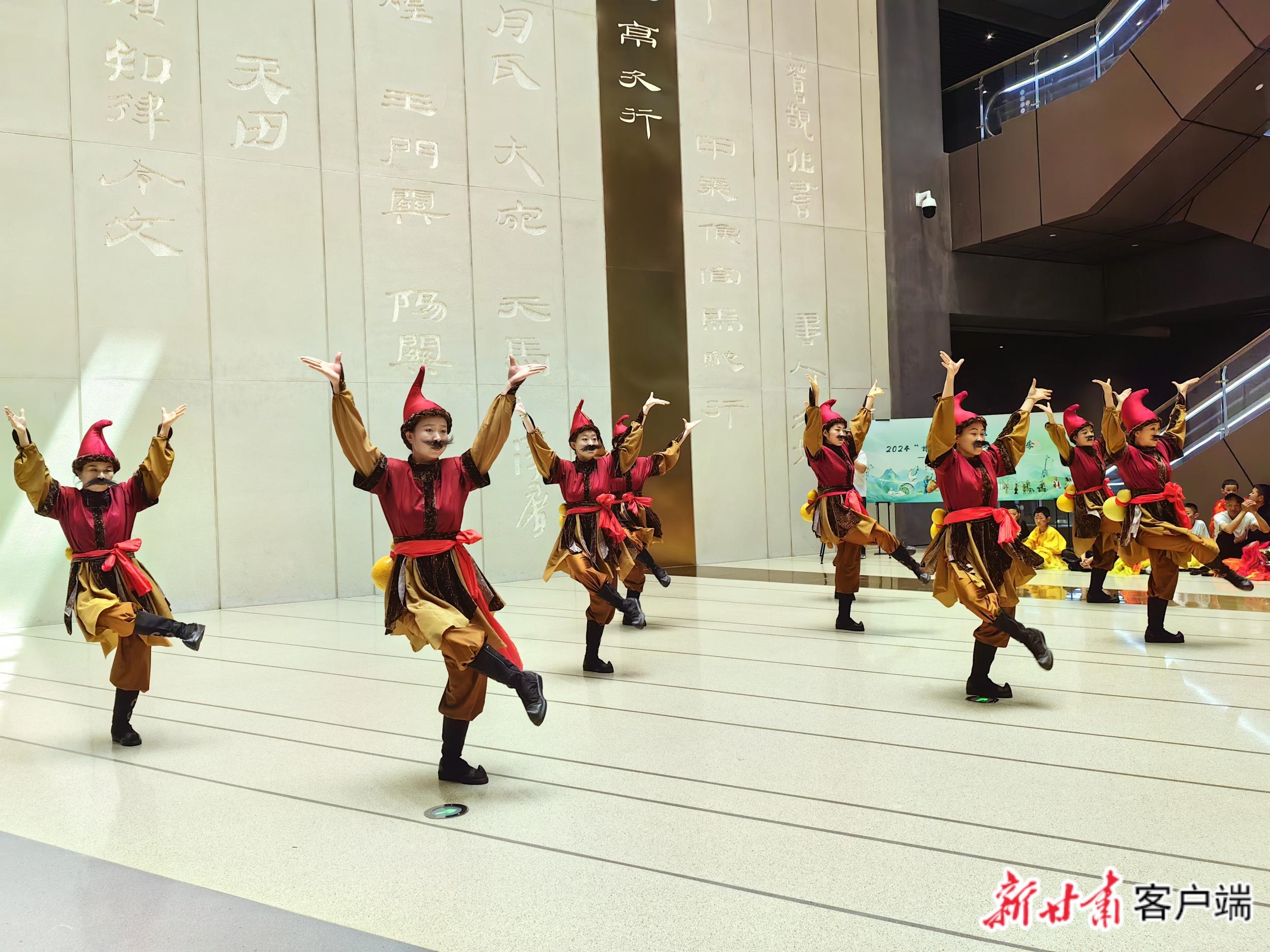 《胡騰舞》　本文圖片均由新甘肅·甘肅日?qǐng)?bào)記者　何佳?！z