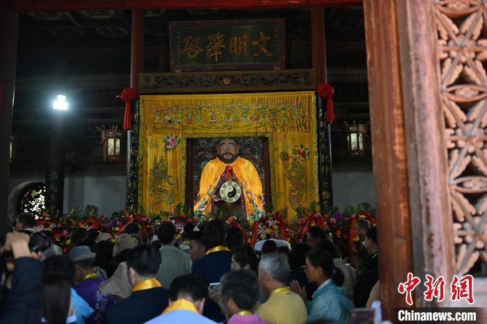 6月21日，2024(甲辰)年公祭中華人文始祖伏羲大典在甘肅天水舉行，來自海峽兩岸及港澳地區(qū)約500人現(xiàn)場共祭中華人文始祖伏羲。中新社記者 李亞龍 攝