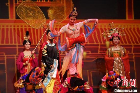 2023年第六屆敦煌文博會(huì)期間，系列演藝上演。(資料圖)李亞龍 攝