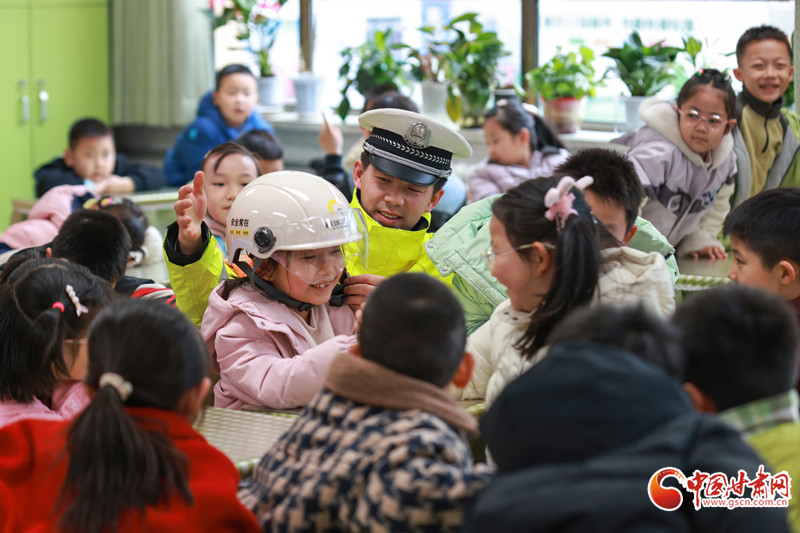 蘭州：開學(xué)第一課 交通安全進(jìn)校園