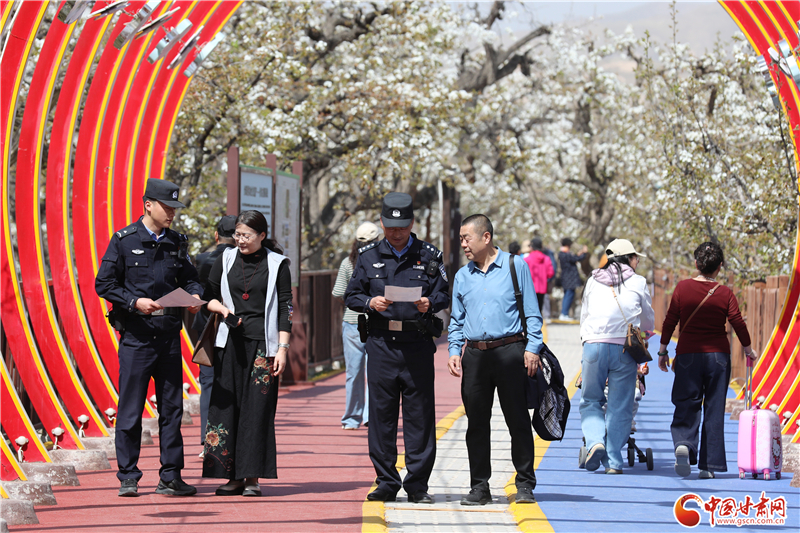 春動隴原丨萬畝梨花綻芬芳 藏藍守護伴春光